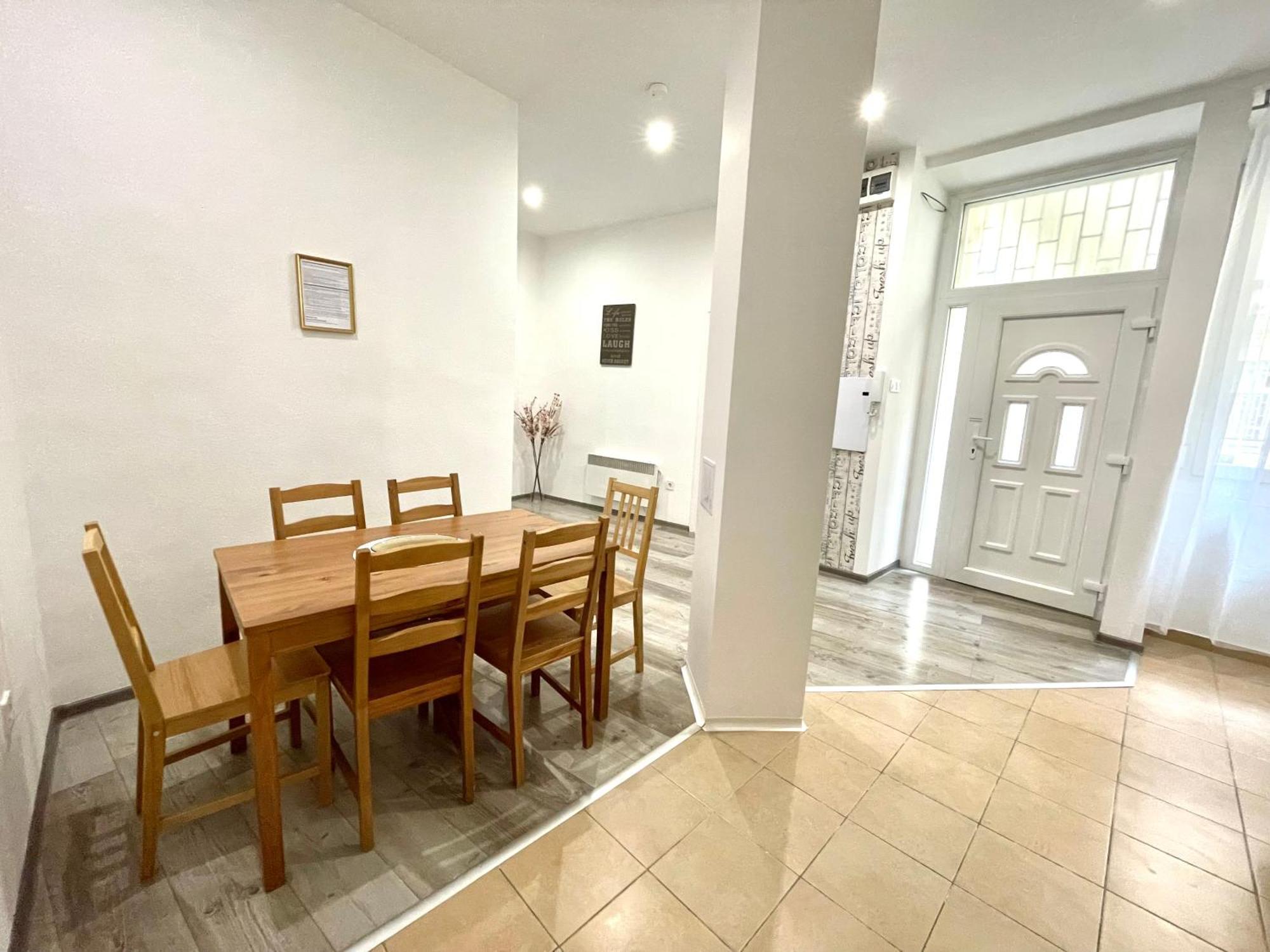 Relax With 2 Bedroom, 2 Bathroom For 6 People In The Centre Free Coffee Apartmán